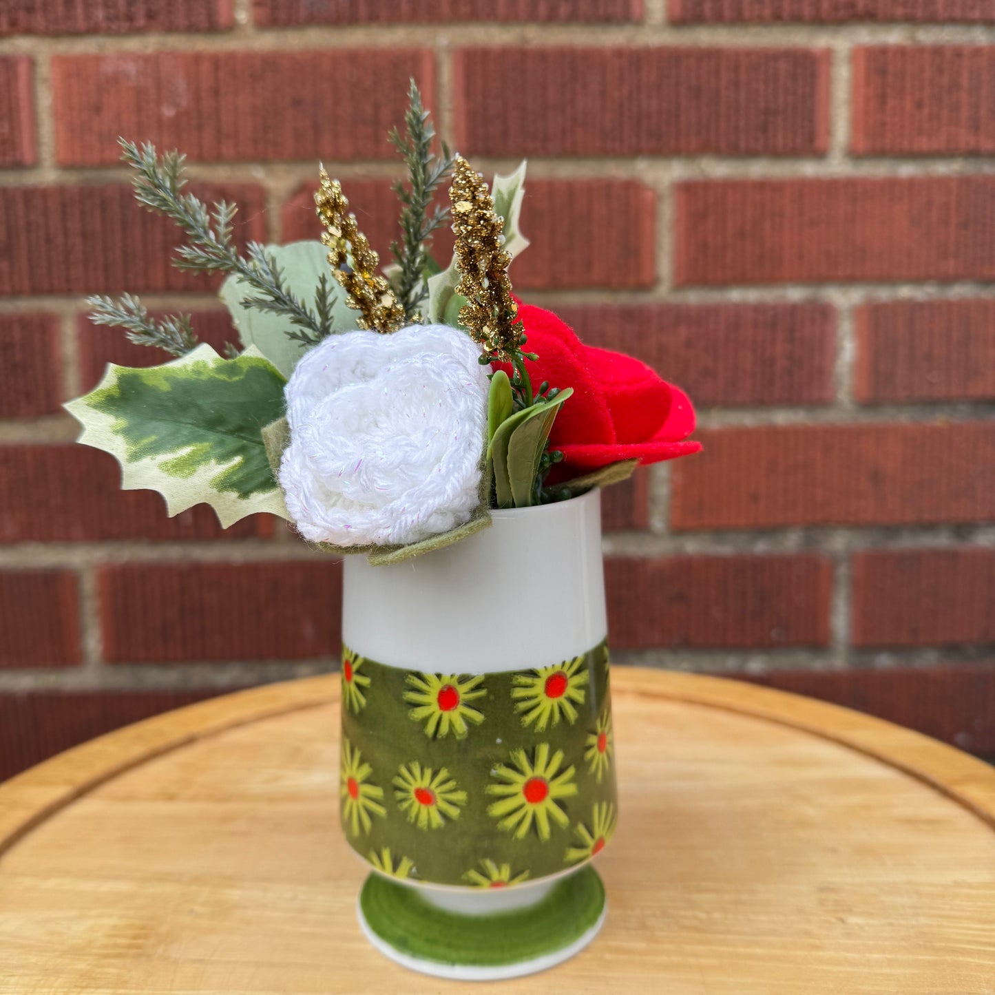 Green/Red Holiday Floral Mug Bouquet