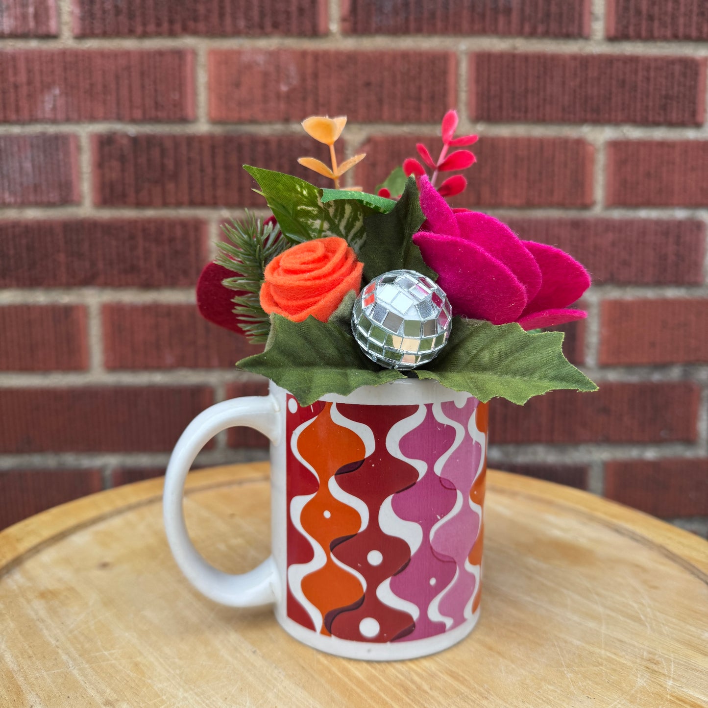 Pink & Orange Wavy Mug Bouquet