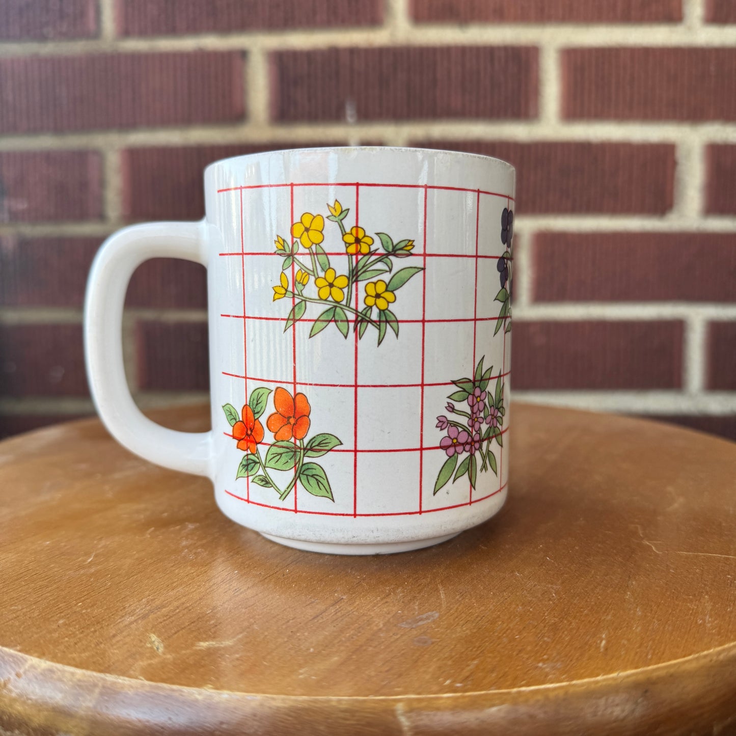 Vintage Floral Motif Coffee Mug (Red GridLines)