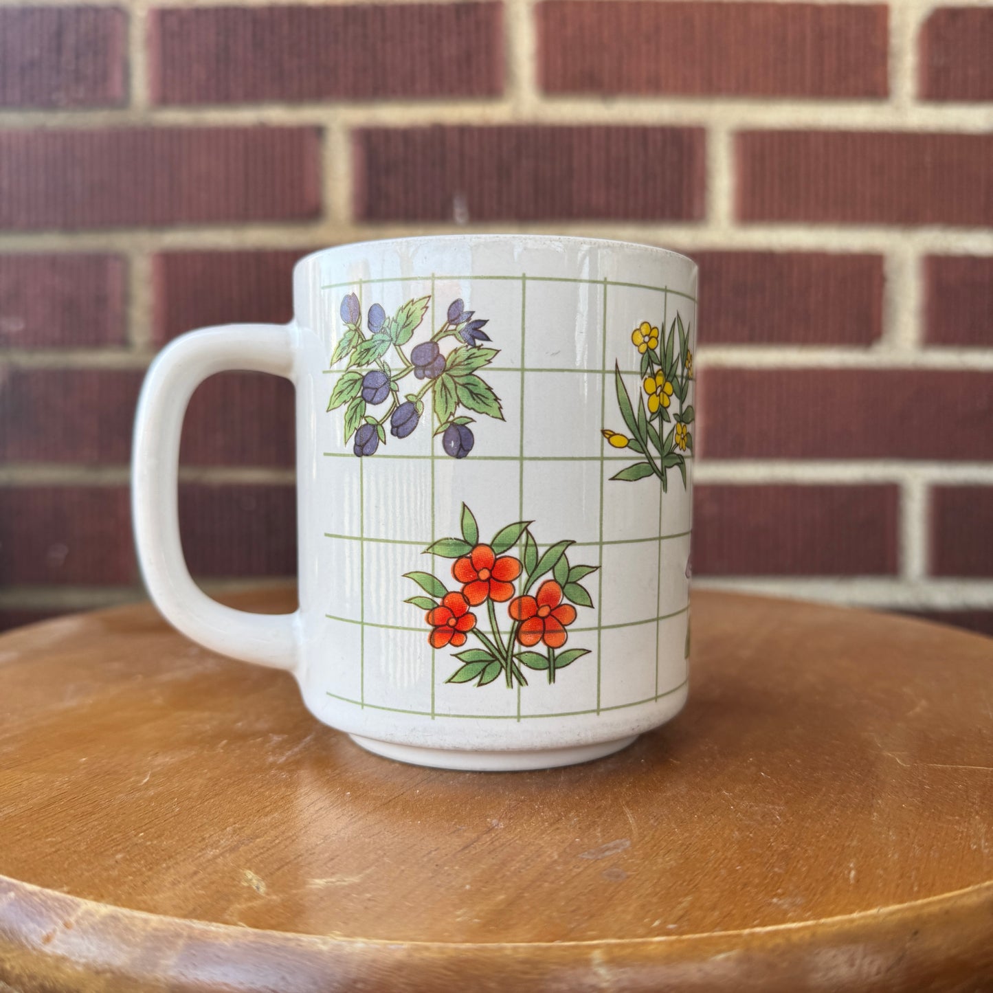 Vintage Floral Motif Coffee Mug (Green GridLines)