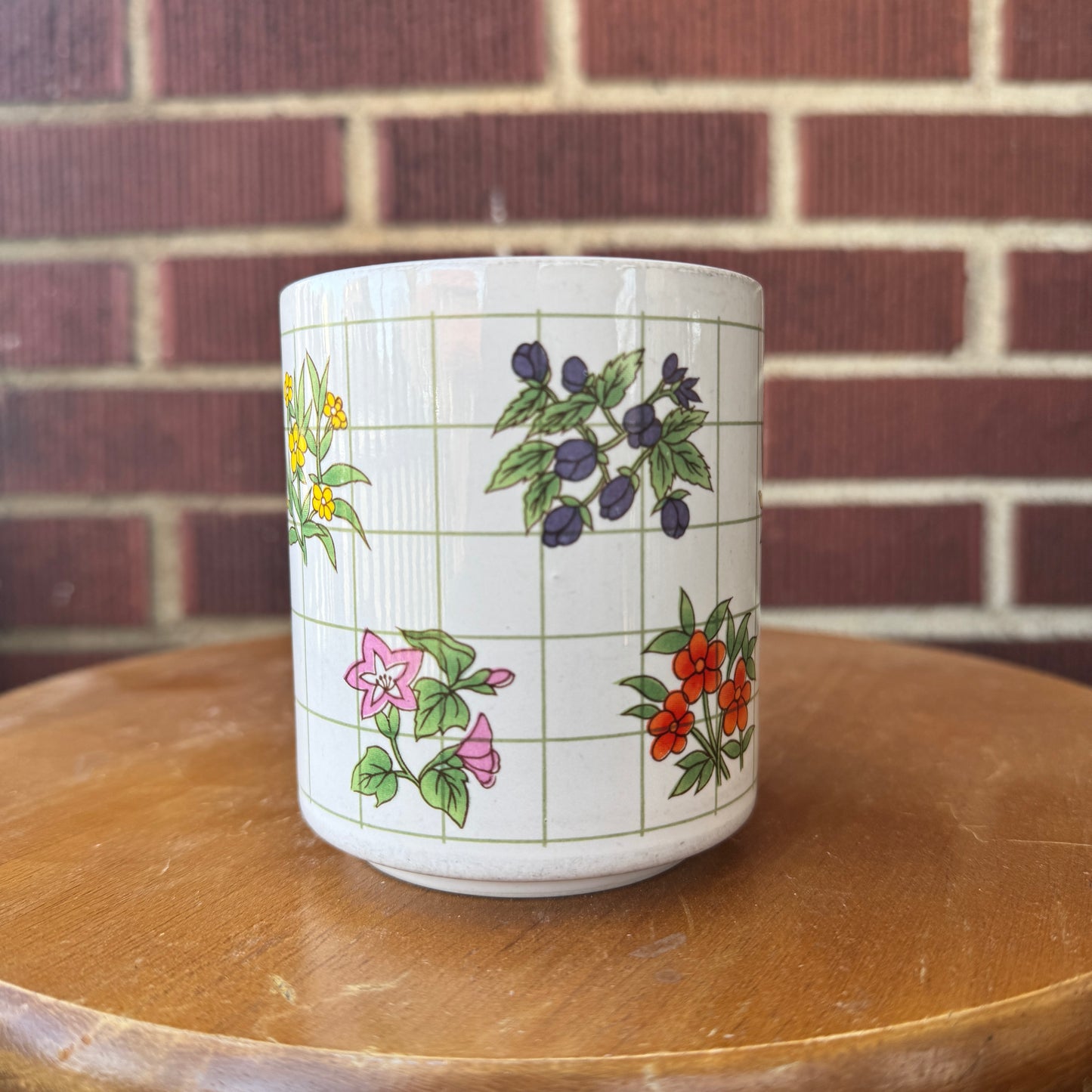 Vintage Floral Motif Coffee Mug (Green GridLines)