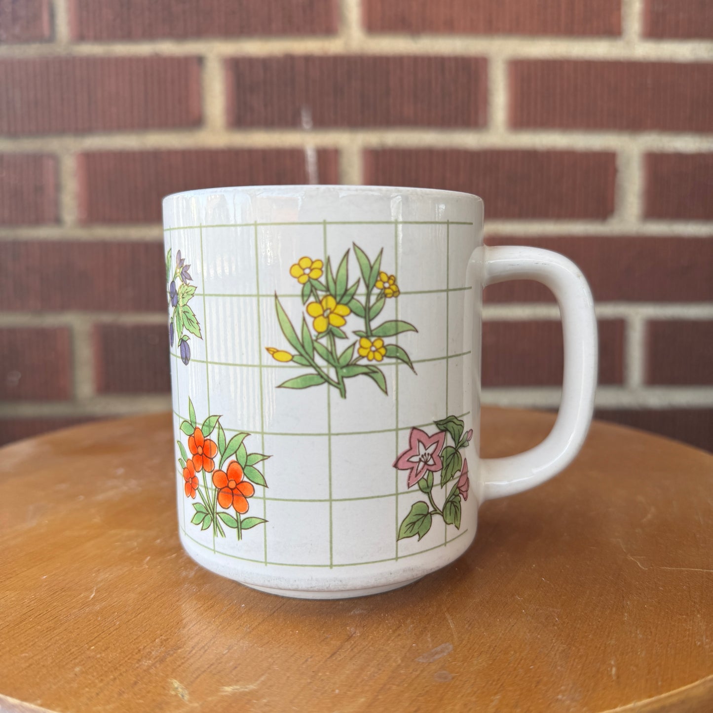 Vintage Floral Motif Coffee Mug (Green GridLines)