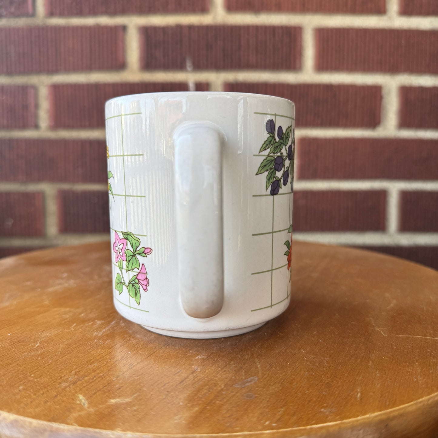 Vintage Floral Motif Coffee Mug (Green GridLines)