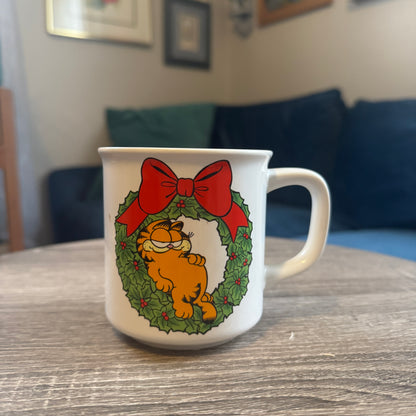 Vintage Garfield Holiday Wreath Mug