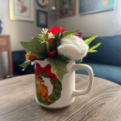 Vintage Garfield Holiday Wreath Mug Bouquet