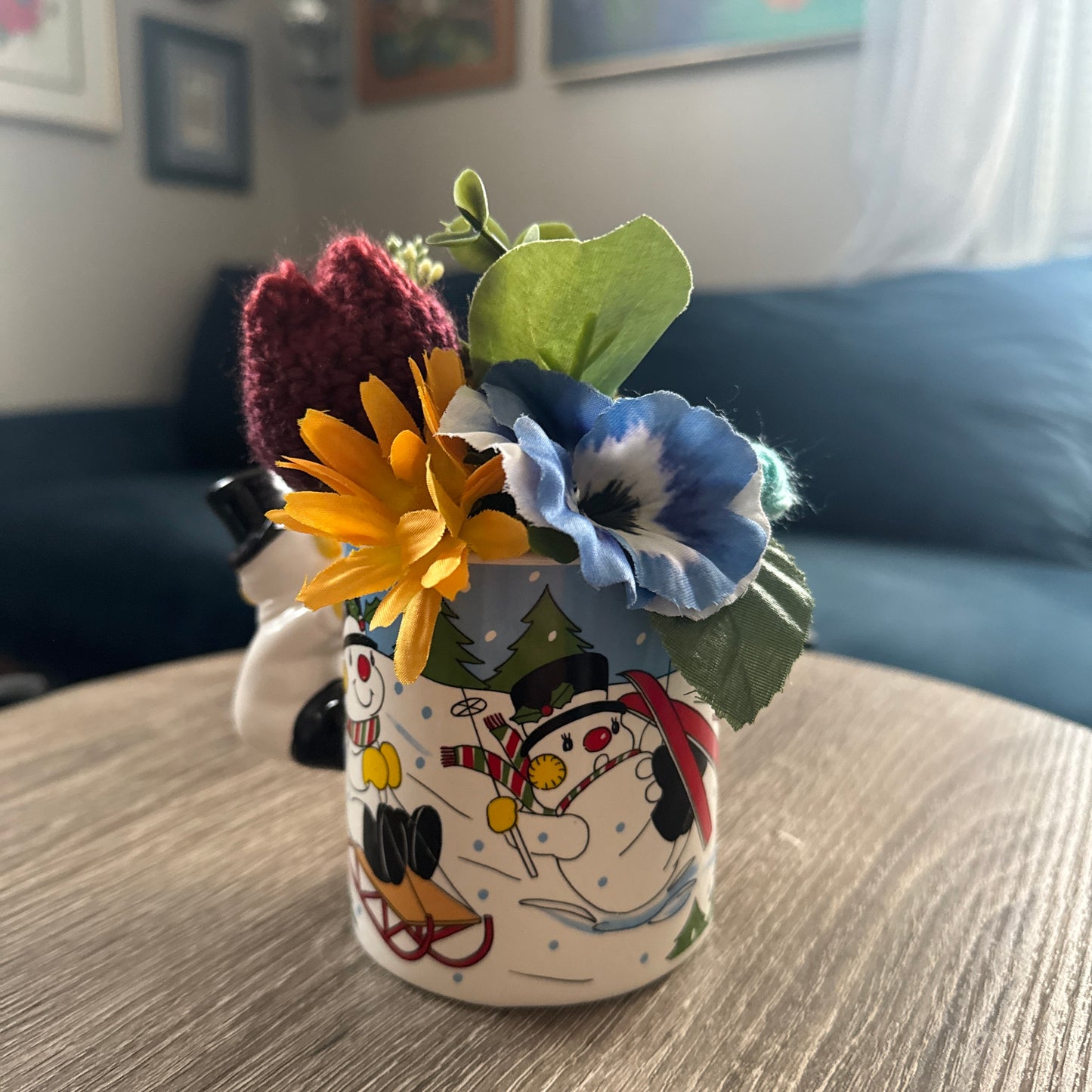 Skiing Snowmen Mug w/ Snowman Handle (Black Hat) Bouquet