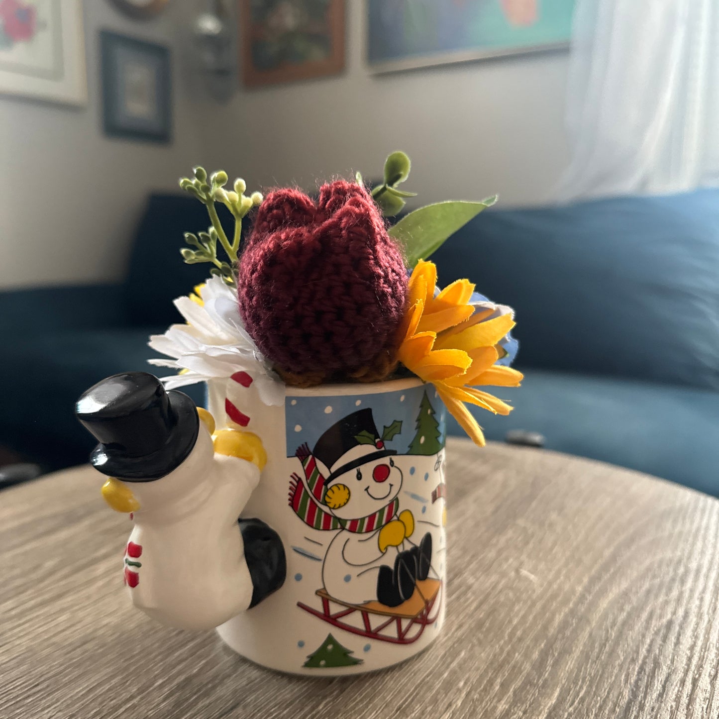 Skiing Snowmen Mug w/ Snowman Handle (Black Hat) Bouquet