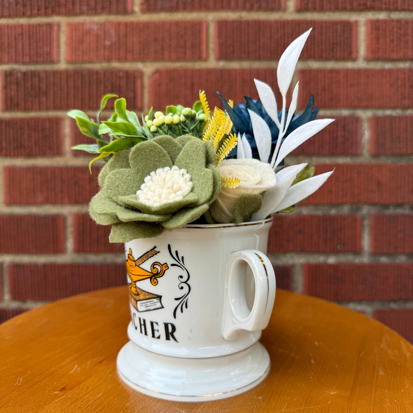 Academia Teacher Mug Vase